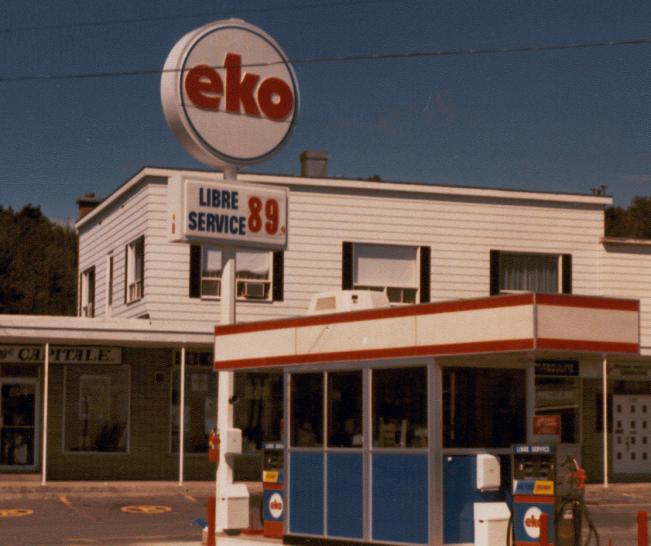Vintage gas station, Eko sign, self-service available.